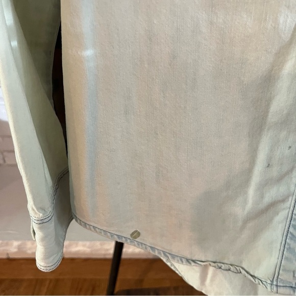 Express Women’s Faded Chambray Button Down - Picture 5 of 6